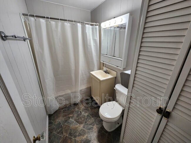 Building Photo - 448 S 23rd St