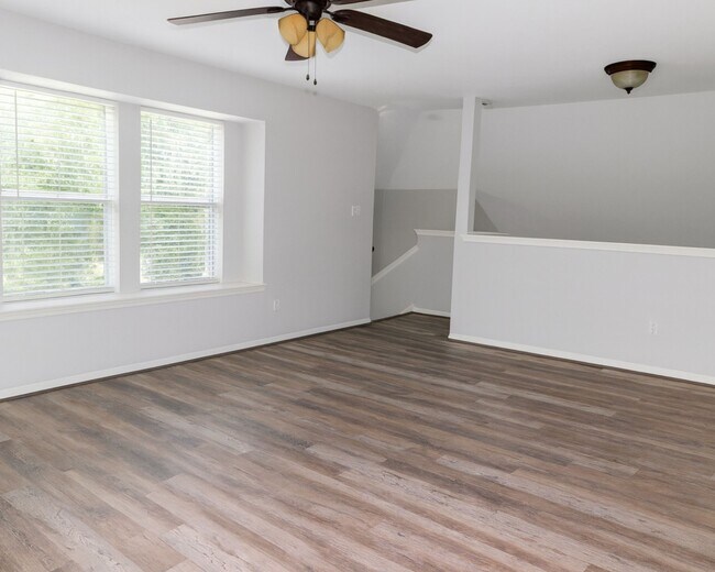 Building Photo - 29322 Fox River Dr