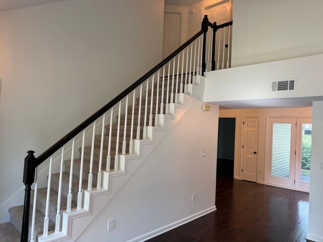 Building Photo - 303 Norvich Ct