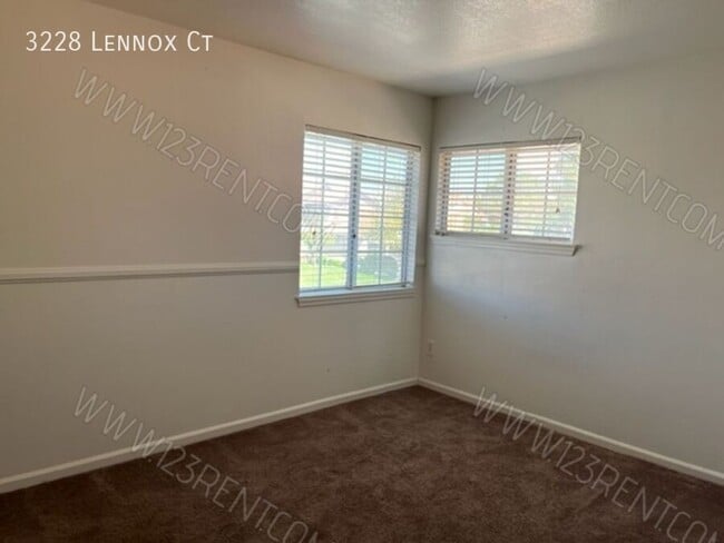 Building Photo - 3228 Lennox Ct