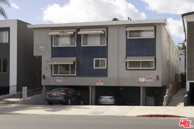 Building Photo - 925 N Curson Ave