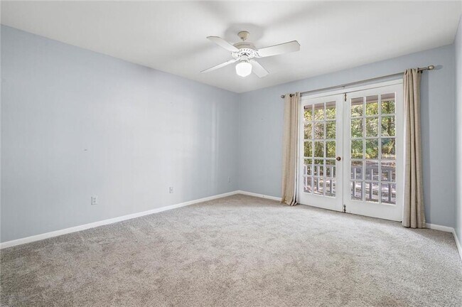 Building Photo - 745 Westmoreland Dr E