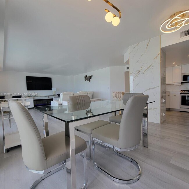 Building Photo - 2030 S Ocean Dr