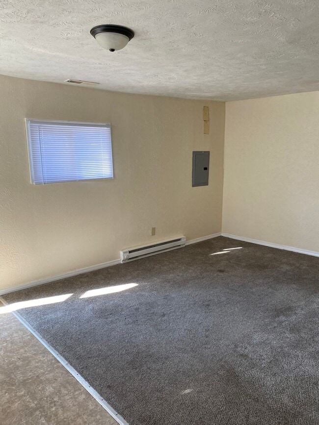 Building Photo - Cozy One Bedroom Carriage House located in Muncie, IN $175 off 2nd month rent