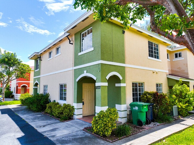 Building Photo - 18712 SW 100th Ave