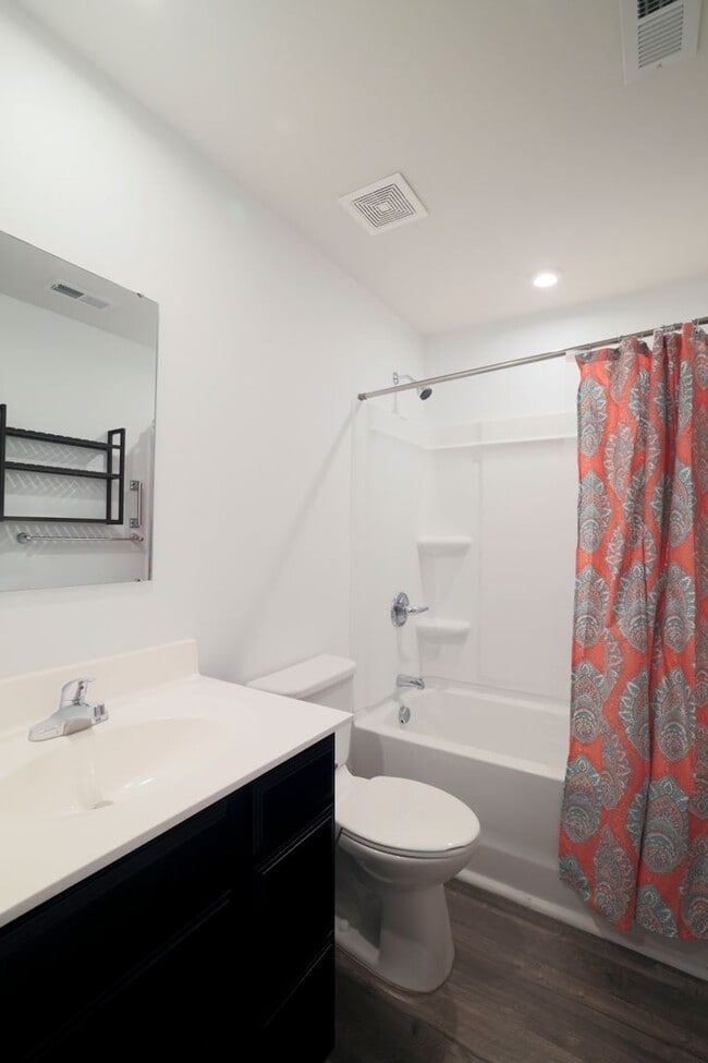 Building Photo - Upscale Home On Queens Mill Ct AVAILABLE NOW!