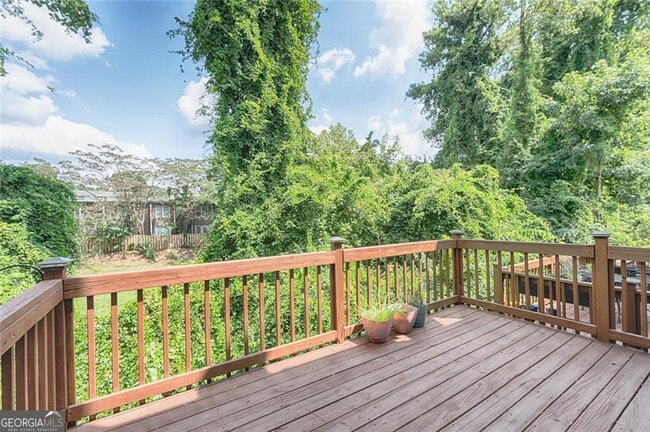 Building Photo - 1953 Sterling Oaks Cir NE