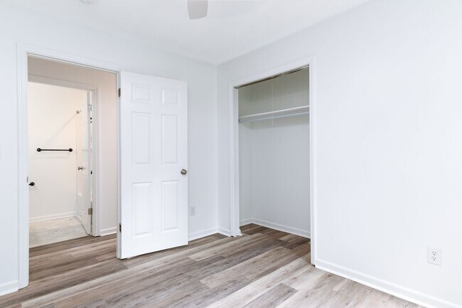 Building Photo - 4 bed/3 bath Walk to Lane Stadium Pet Frie...