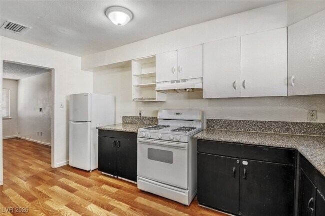 Building Photo - 214 George Pl