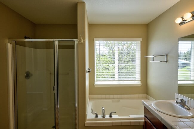 Building Photo - ARTS & CRAFTS GORGEOUS 2 STORY 3 BEDROOM + OFFICE 2.5 BATH. POOL, CLUBHOUSE, TENNIS INCLUDED!