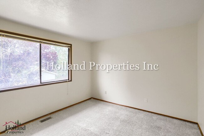 Building Photo - 1717/1719 Springbrook Way