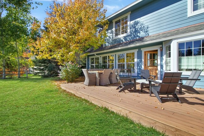 Building Photo - Winter Getaway: Large, Cozy Mountain Modern Home