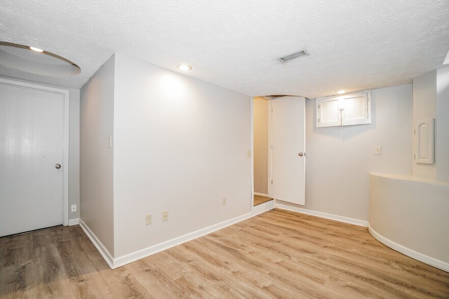 Building Photo - 4880 River Trail Ct