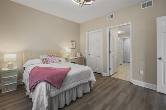 Building Photo - 2801 Chancellorsville Dr