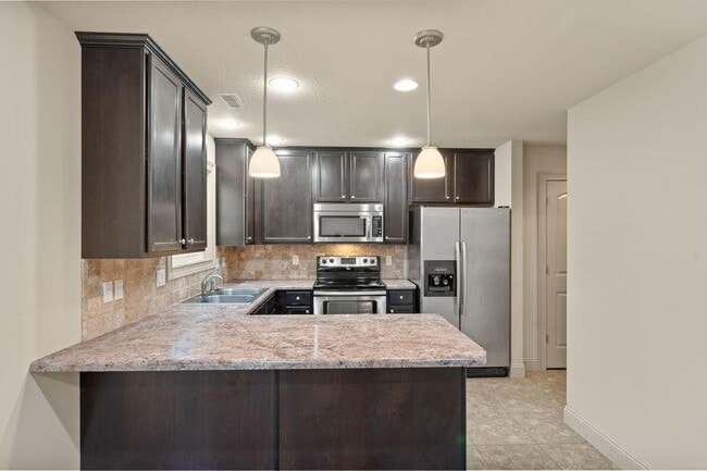 Building Photo - 1811 Trellis Ln