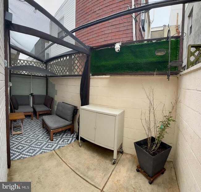 Building Photo - 616 Gerritt St