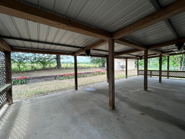 Building Photo - Lakeside Dream Home: Fully Remodeled 4BD/2BA Near Loop 323