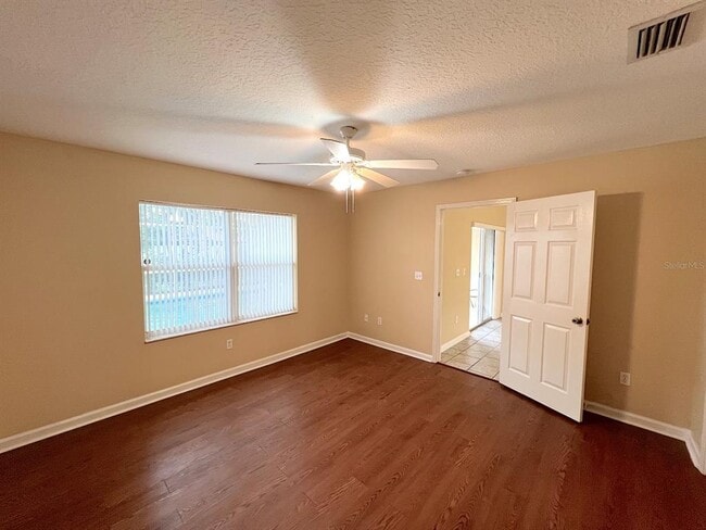 Building Photo - 122 Parkview Dr