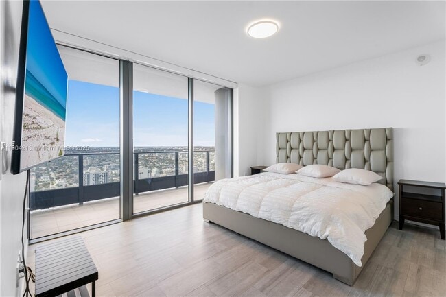 Building Photo - 1000 Brickell Plaza