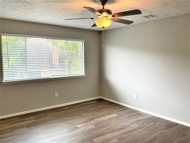 Building Photo - 2326 Meade Ct