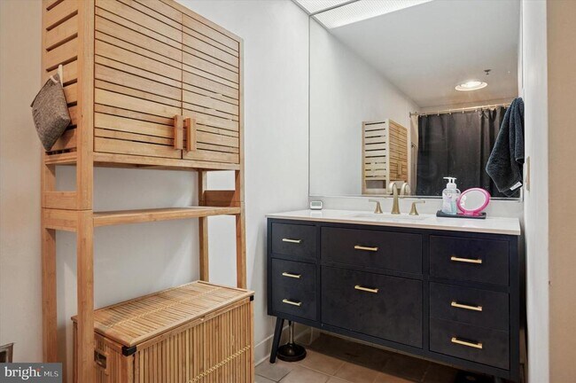 Building Photo - 1100 Vine St