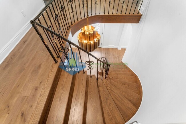 Building Photo - Elegant Fox Chapel 4-Bedroom, 3.5-Bath Home