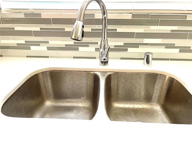 Building Photo - 12100 Montecito Rd