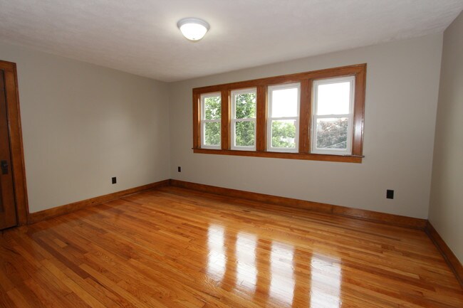 Building Photo - 1147 Hovey St SW