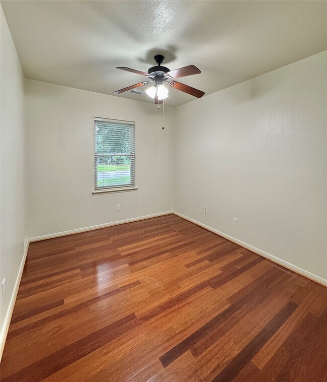 Building Photo - 42 Tranquil Glade Pl