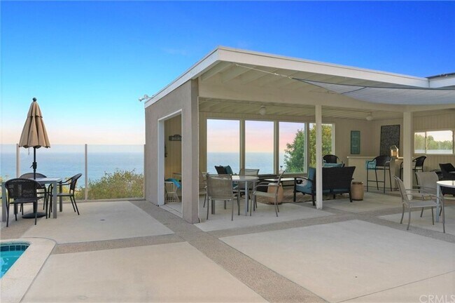 Building Photo - Ocean View Single Level Laguna Beach Condo!