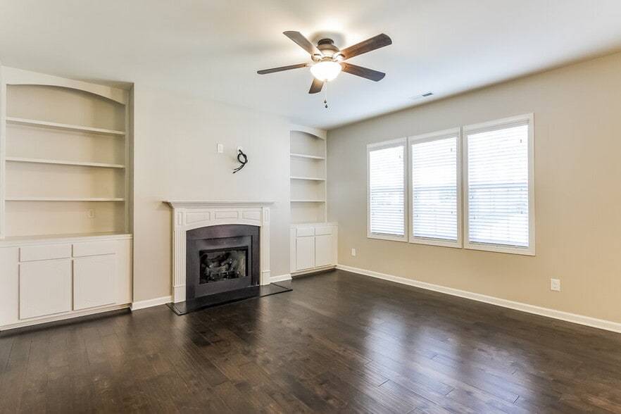 Building Photo - 244 E Webber Ln