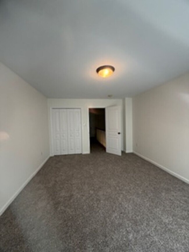 Building Photo - Knoxville Lovell Road Area 3 Bedroom 2.5 Bath with Garage Lawn Maintenance and Trash Pick up incl...