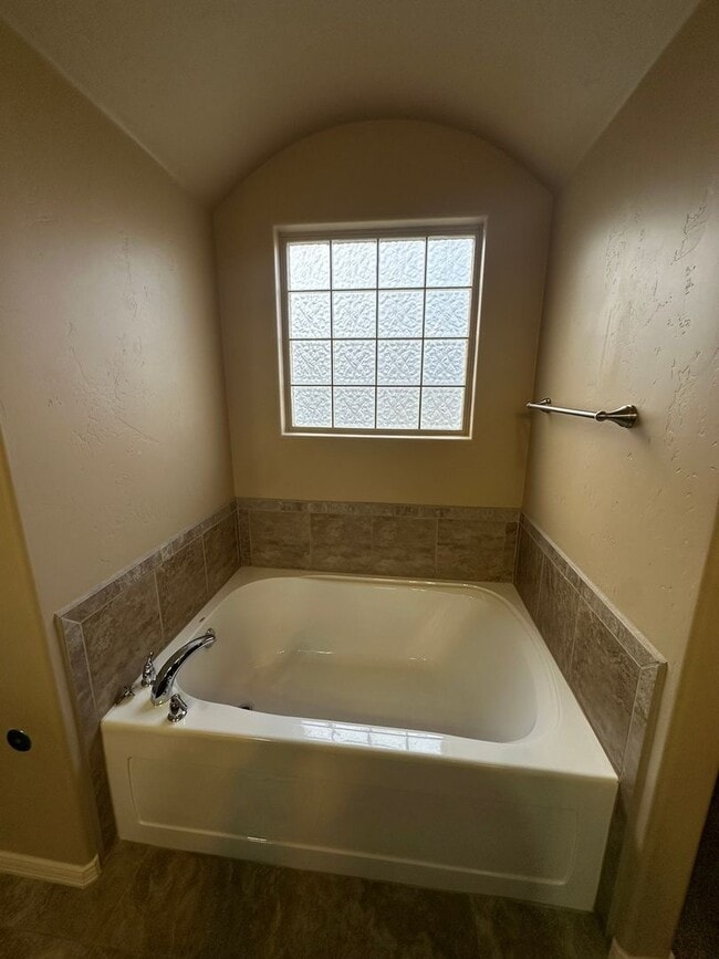 Building Photo - 4747 Zeno Pl