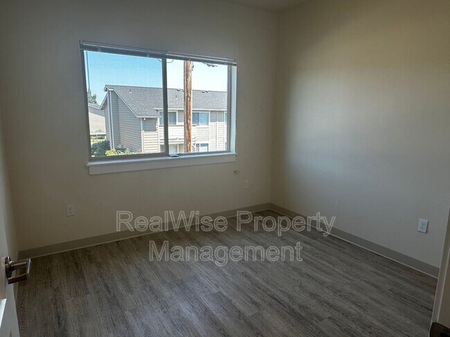 Building Photo - 1935 Table Rock Rd