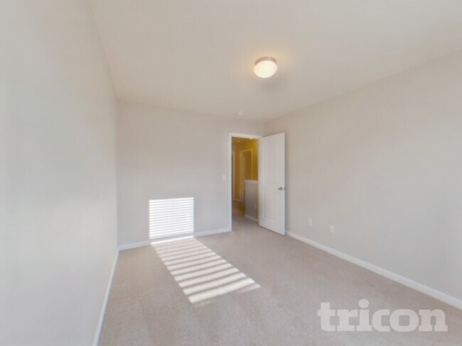 Building Photo - 117 Vermillian Dr