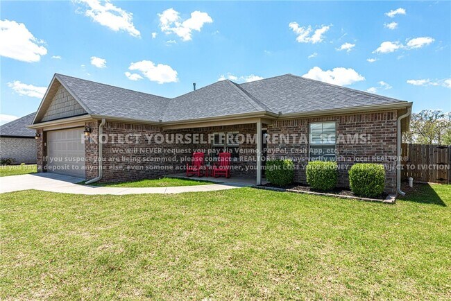 Building Photo - 533 Brinley St