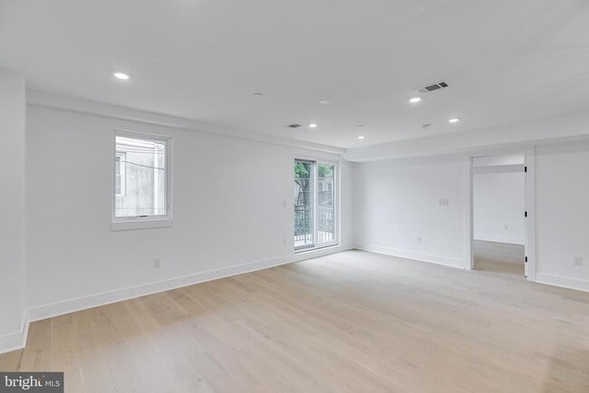 Building Photo - 705 S 19th St