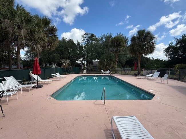 Building Photo - Groveland Home with community pool