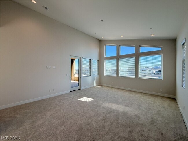 Building Photo - 10761 Canyon Bloom Dr