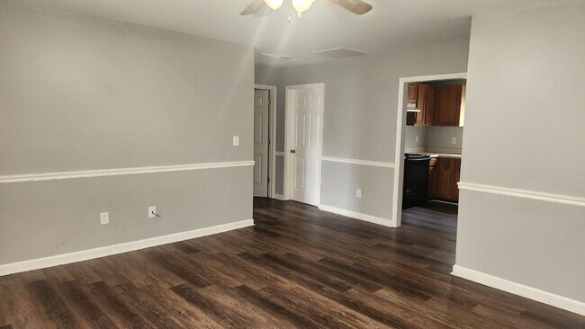 Building Photo - Refreshed 2BR/1BA duplex apartment for rent!