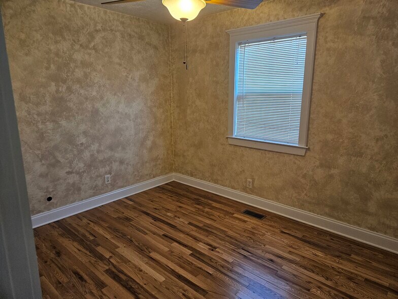 Bedroom - 210 N 10th St