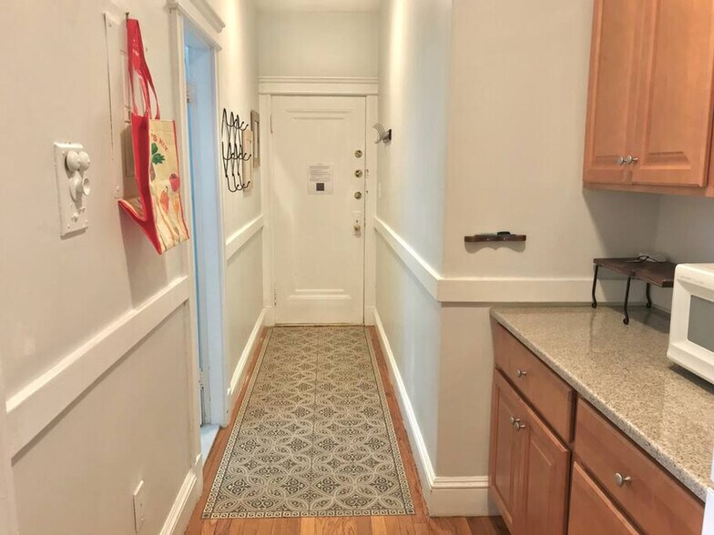 Building Photo - 109 Strathmore Rd