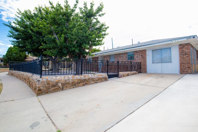Building Photo - 1633 Stull Dr