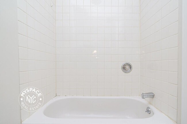 Building Photo - 147 9th St