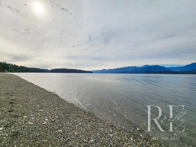 Building Photo - Waterfront Tudor on 2+ Acres | Private, Vi...