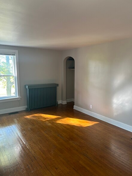 Building Photo - 1360 S Arch Ave