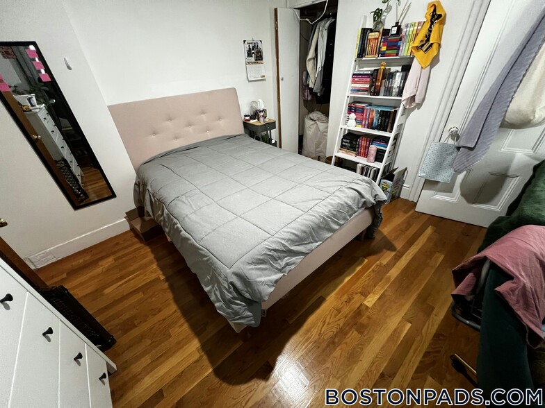 Building Photo - 205 Hillside St