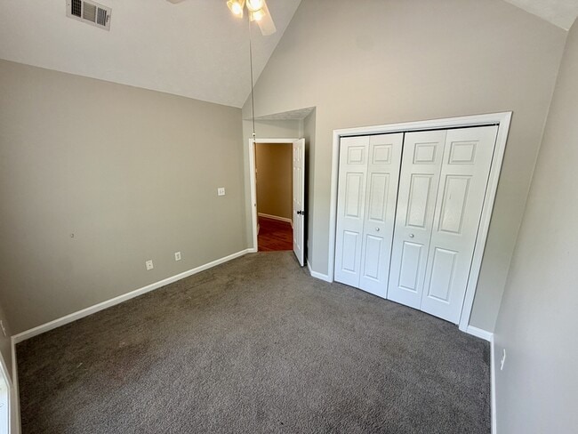 Building Photo - 212 Kensington Trce