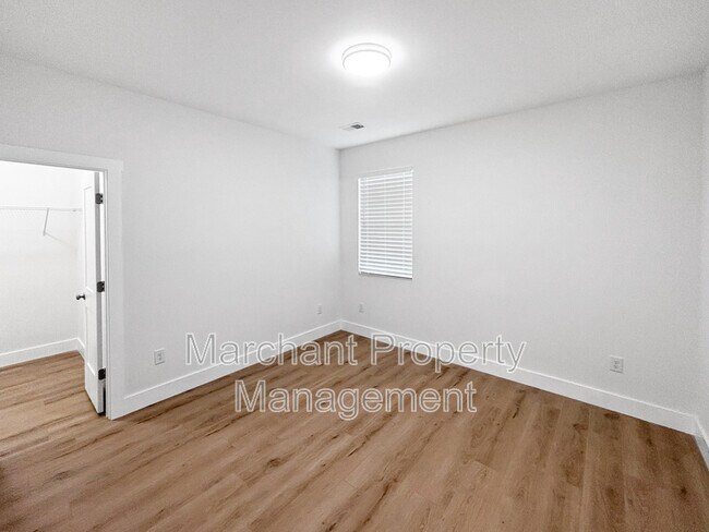 Building Photo - 7 20th St