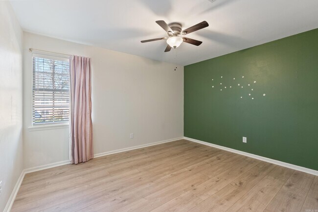 Building Photo - 7 Oak Tree Cir